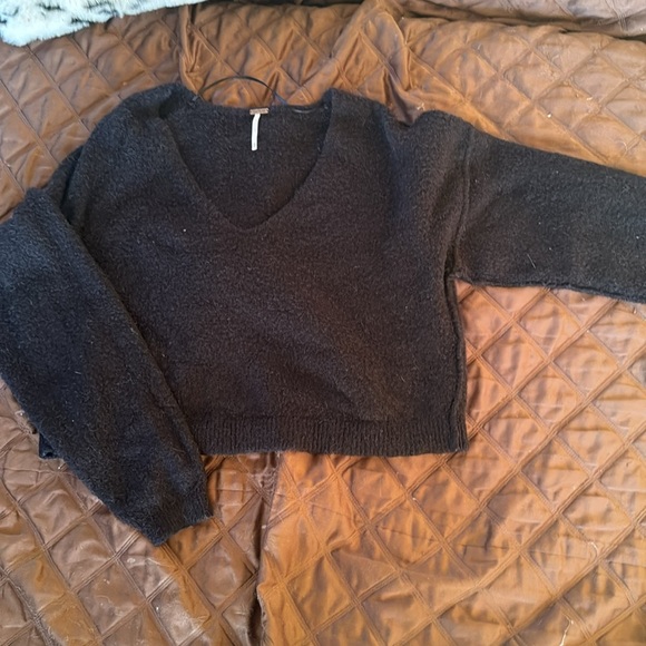 Free people black v neck crop sweater  oversized xs - Picture 8 of 11